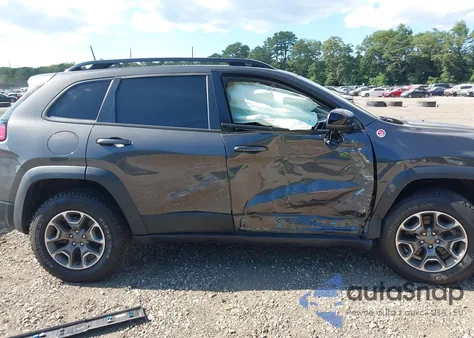 2022 Jeep Cherokee Trailhawk 4X4 z USA, uszkodzony, nr VIN 1C4PJMBX7ND546193